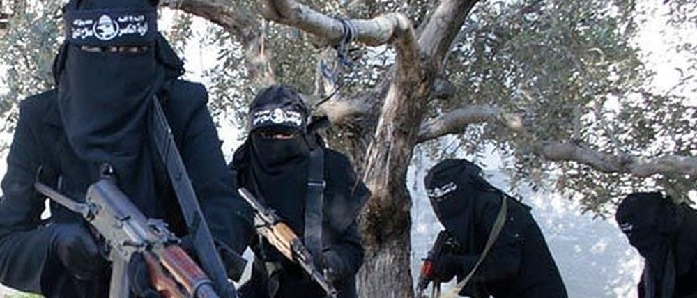 Der Screenshot eines Propagandavideos angeblich die Al-Chansaa-Brigade an. Diese soll das "Manifest" über Frauen im Dschihad verfasst haben.