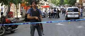 Absperrung in der türkischen Stadt Diyarbakir, nachdem am Donnerstag dort ein Polizist erschossen worden war. 