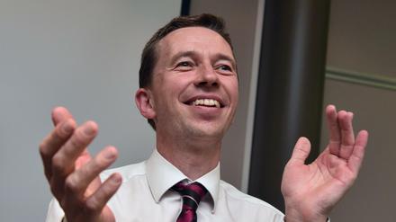 Bernd Lucke muss sich nicht nur selbst zur Alfa-Gründung applaudieren. Beifall erhält er auch von ehemaligen AfD-Mitgliedern aus Berlin.