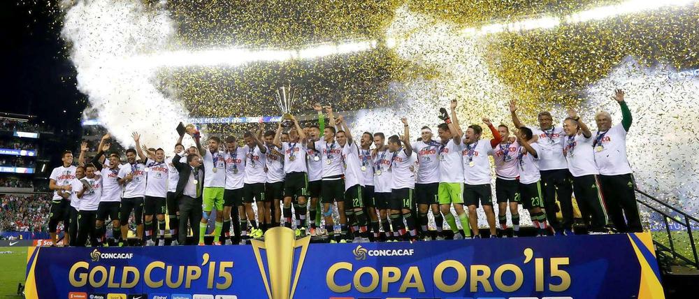 Jubel in Philadelphia: Mexiko feiert den Sieg im Gold-Cup-Finale gegen Jamaika.