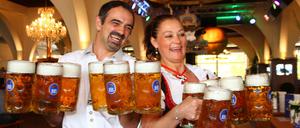 Zünftig. Ausgelassen geht es im "Hofbräu München" am Alexanderplatz öfter zu - meistens bleibt es dabei aber friedlich.