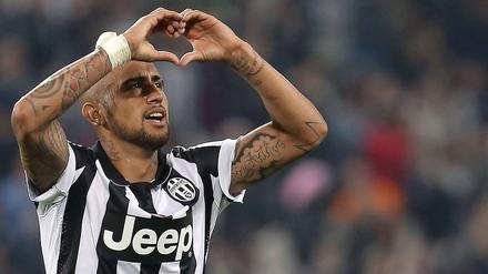 Arturo Vidal malt bald Herzen für den FC Bayern in die Luft.