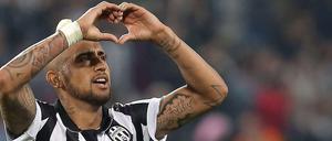 Arturo Vidal malt bald Herzen für den FC Bayern in die Luft.