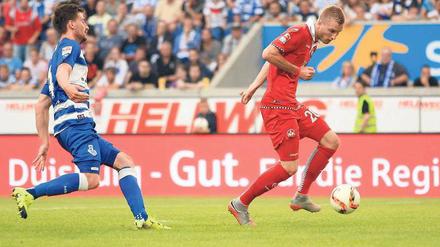 Das erste Zweitligator 2015/16. Kaiserslauterns Kacper Przybylko trifft am Freitag aus kurzer Distanz zum 1:0 gegen Duisburg. 