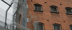 Ein videoüberwachter Innenhof in der JVA Moabit.