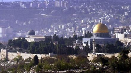 Israelische Polizisten sind in die Al-Aksa-Moschee am Tempelberg eingedrungen.