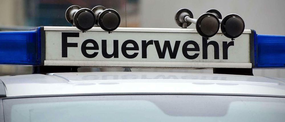 Schriftzug Feuerwehr auf einem Auto.