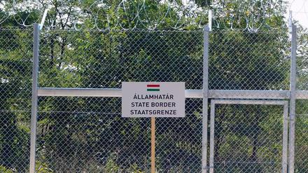 25 Jahre nach dem Mauerfall: schon wieder so ein Schild. 