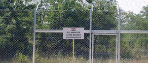 25 Jahre nach dem Mauerfall: schon wieder so ein Schild. 