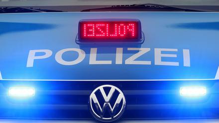Ein Mann aus Nigeria wurde in Halle attackiert und bedroht. Die Polizei ermittelt gegen zwei Personen.