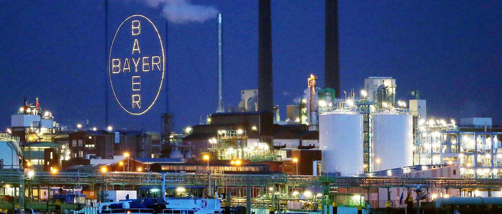 Auf Hochtouren. Das Bayer-Werk im Chemiepark in Leverkusen.