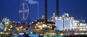 Auf Hochtouren. Das Bayer-Werk im Chemiepark in Leverkusen.