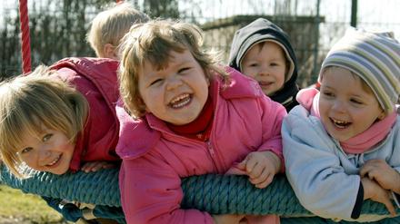 Mehr Unterhalt für Kinder - das geht aus der neuen Düsseldorfer Tabelle hervor.