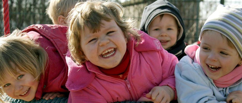 Mehr Unterhalt für Kinder - das geht aus der neuen Düsseldorfer Tabelle hervor.