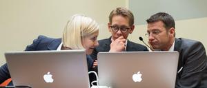 Sie will die Hauptangeklagte Beate Zschäpe los werden: Die Anwälte Anja Sturm, Wolfgang Heer und Wolfgang Stahl (von links nach rechts).