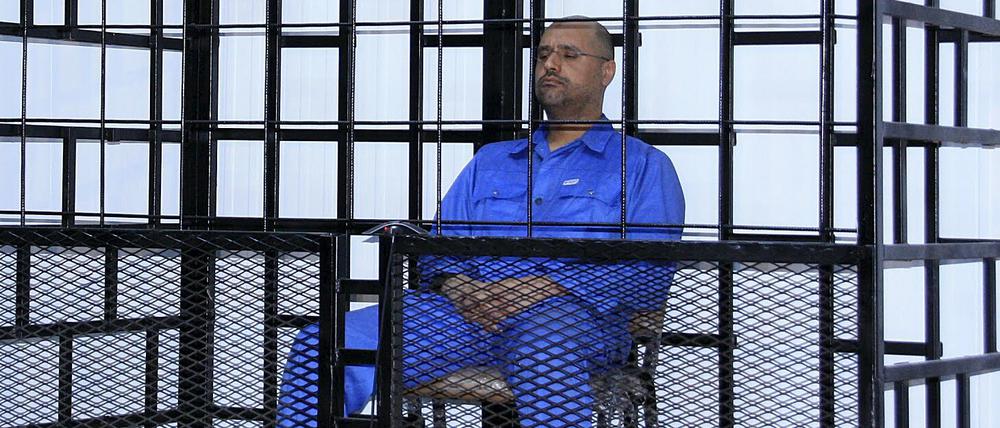 Saif al Islam Gaddafi, der Sohn des einstigen libyschen Machthabers Muammar al Gaddafi, während einer Gerichtsverhandlung in Zintan im Mai 2014. 