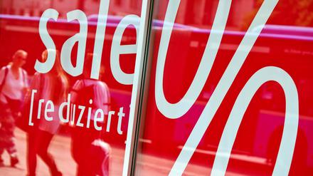 Rabatte möglich. 60 Prozent der Händler wollen sich mit Aktionen am Sommerschlussverkauf beteiligen. 