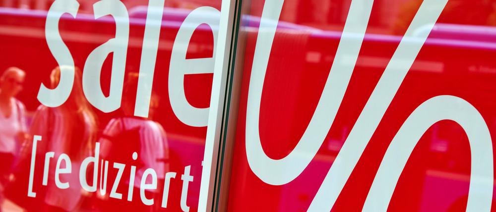 Rabatte möglich. 60 Prozent der Händler wollen sich mit Aktionen am Sommerschlussverkauf beteiligen.