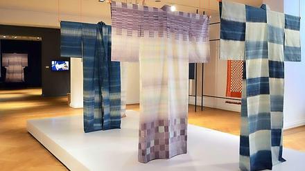 Kimonos im Bröhan-Museum von Mutter und Tochter Shimura.
