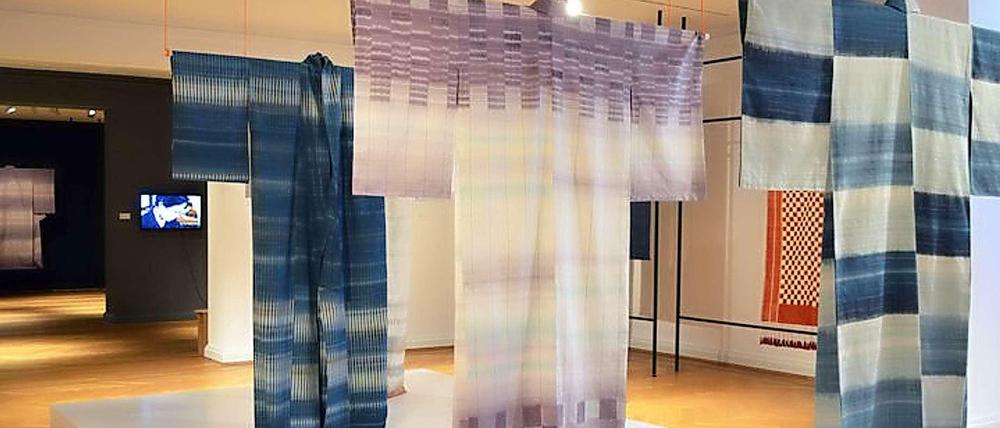 Kimonos im Bröhan-Museum von Mutter und Tochter Shimura.