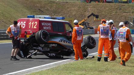 Der Rennwagen von Sergio Perez nach dem Unfall in Budapest.