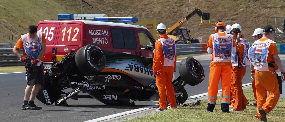 Der Rennwagen von Sergio Perez nach dem Unfall in Budapest.