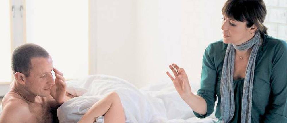 Versucht es mal anders. Die Sexologin und Paartherapeutin Ann-Marlene Henning demonstriert mit einem Modellpaar Praktiken der Befriedigung.