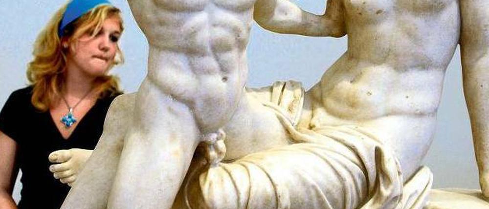 Binäres Denken. Noch Rudolf Virchow wehrte sich gegen die Aufgabe, intersexuelle Säuglinge entweder zu Jungen oder zu Mädchen zu erklären. Das Foto zeigt die römische Skulpturengruppe „Satyr und Hermaphrodit“ im Alten Museum in Berlin. 