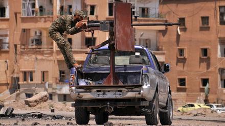 Die kurdischen "Volksschutzeinheiten" YPG kämpfen gegen den IS - aber die türkische Regierung sieht in den Kurden Feinde.
