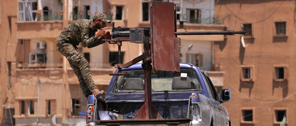 Die kurdischen "Volksschutzeinheiten" YPG kämpfen gegen den IS - aber die türkische Regierung sieht in den Kurden Feinde.