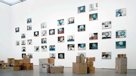 Globes (2014), Blick auf die Installation im Museum Furtwangen.