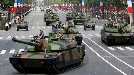 Französische Kampfpanzer vom Typ Leclerc der Firma Nexter. Sie fusioniert mit dem deutschen Rüstungsunternehmen Krauss-Maffei Wegmann.
