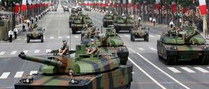 Französische Kampfpanzer vom Typ Leclerc der Firma Nexter. Sie fusioniert mit dem deutschen Rüstungsunternehmen Krauss-Maffei Wegmann.