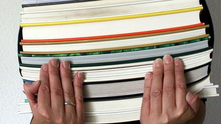 Bücher raus – was aber rein? Im Bayerischen Fernsehen soll die Literatur unverändert ihren Platz haben. Aber welchen Platz, das ist die strittige Frage.