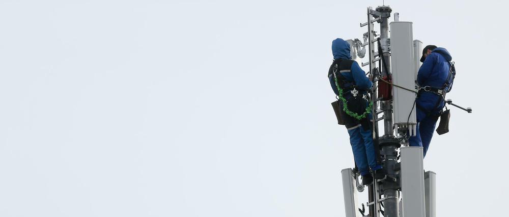 Über Mobilfunkmasten lassen sich Handynutzer lokalisieren. Polizei und Staatsanwaltschaft in Berlin nutzen das massenhaft - zum Ärger von Datenschützern.