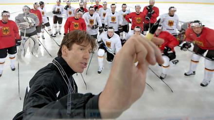 Mach's noch einmal, Uwe: Die Deutsche Eishockey-Nationalmannschaft führte Uwe Krupp 2006 als Trainer zurück zur A-Weltmeisterschaft und 2010 bis ins WM-Halbfinale. Kann er in der kommenden Saison bei den Eisbären an diese Erfolge anknüpfen?