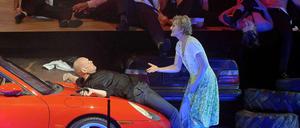 Szene mit Bo Skovus als Cortez und Angela Denoke als Montezuma