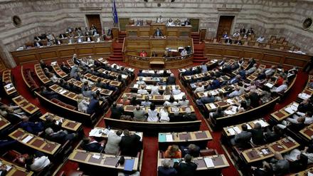 Heikle Diskussionen: Im griechischen Parlament wird der Ton rauer.