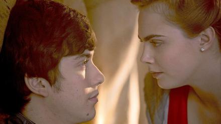 Quentin (Nat Wolff) ist in Margo (Cara Delevingne) verliebt