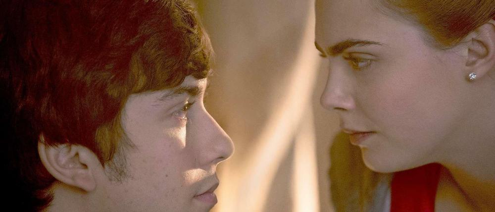 Quentin (Nat Wolff) ist in Margo (Cara Delevingne) verliebt