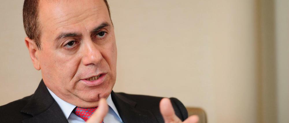Silvan Shalom (56) ist Israels Vize-Regierungschef und Innenminister. Er gilt als Vertrauter von Premier Benjamin Netanjahu und ist Beauftragter für die Gespräche mit den Palästinensern.