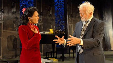 Ella Rentheim (Julia Stemberger) und Borkman (Martin Schwab) in der Inszenierung "Bankier Borkman".