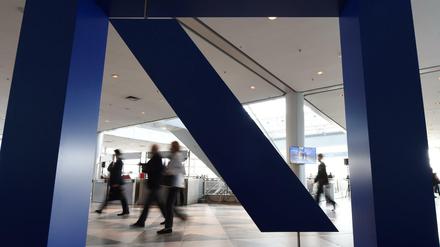 Der Umbau der Deutschen Bank ist in vollem Gange. In der kommenden Woche legt der Konzern Zahlen zum abgelaufenen Quartal vor.