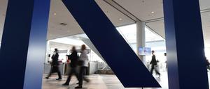 Der Umbau der Deutschen Bank ist in vollem Gange. In der kommenden Woche legt der Konzern Zahlen zum abgelaufenen Quartal vor.