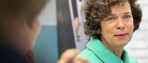 Beate Schücking spricht bei einer Pressekonferenz.