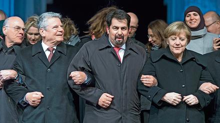 Gauck, Mazyek und Merkel bei der Mahnwache am 13. Januar.
