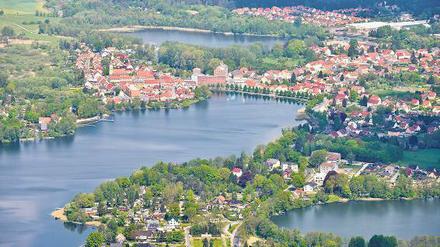 Müllrose am Großen Müllroser See liegt eine Autostunde südöstlich von Berlin entfernt. Es gilt als „Tor zum Schlaubetal“, das schönste Bachtal Brandenburgs.
