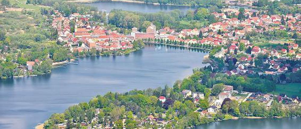 Müllrose am Großen Müllroser See liegt eine Autostunde südöstlich von Berlin entfernt. Es gilt als „Tor zum Schlaubetal“, das schönste Bachtal Brandenburgs.