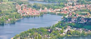 Müllrose am Großen Müllroser See liegt eine Autostunde südöstlich von Berlin entfernt. Es gilt als „Tor zum Schlaubetal“, das schönste Bachtal Brandenburgs.