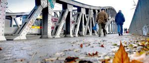 Die Bösebrücke, legendärer ehemaliger Grenzübergang zwischen Ost und West, soll zur Sanierung zwei Jahre gesperrt werden.